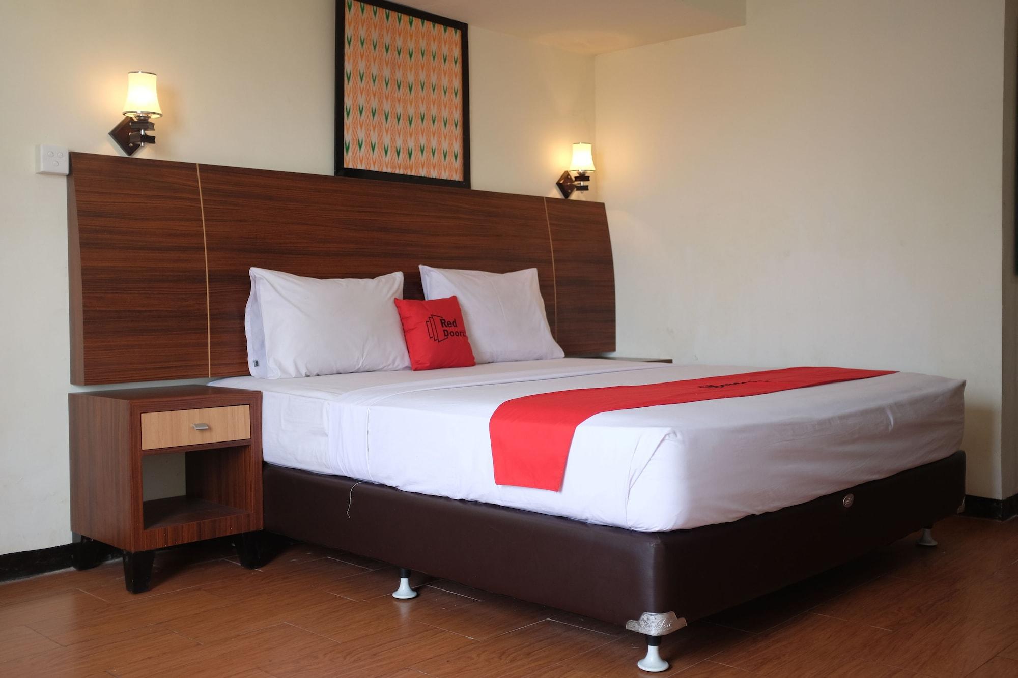 Reddoorz Plus Near Senen Jakarta Exterior photo