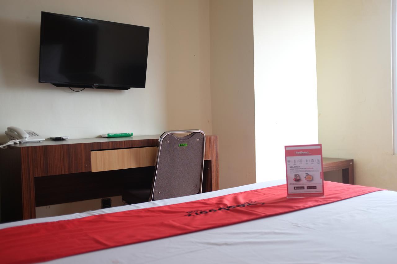 Reddoorz Plus Near Senen Jakarta Exterior photo
