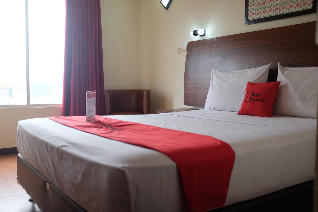 Reddoorz Plus Near Senen Jakarta Exterior photo